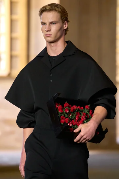 Look 77